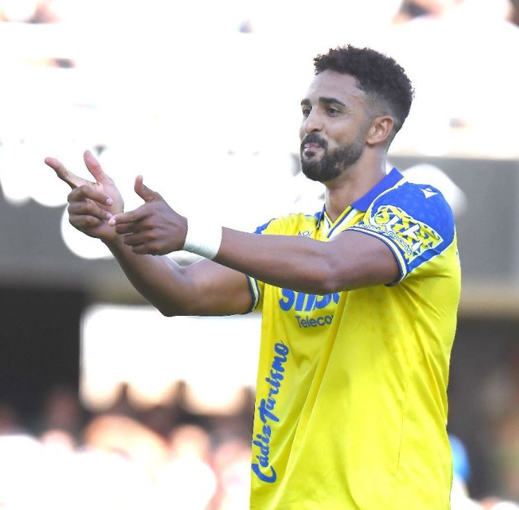 victoria-del-cadiz-en-cartagena-con-dos-goles-de-Chris Ramos.