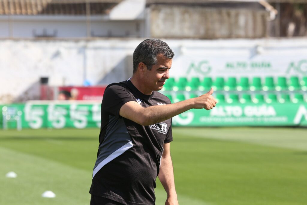 Volantazo en el banquillo del Atlético Sanluqueño